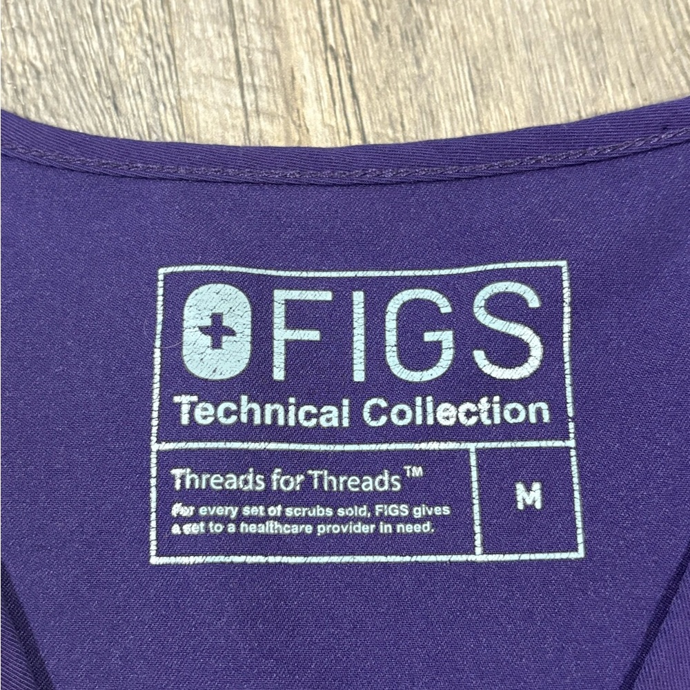 FIGS Technical Collection Top - Picture 3 of 5